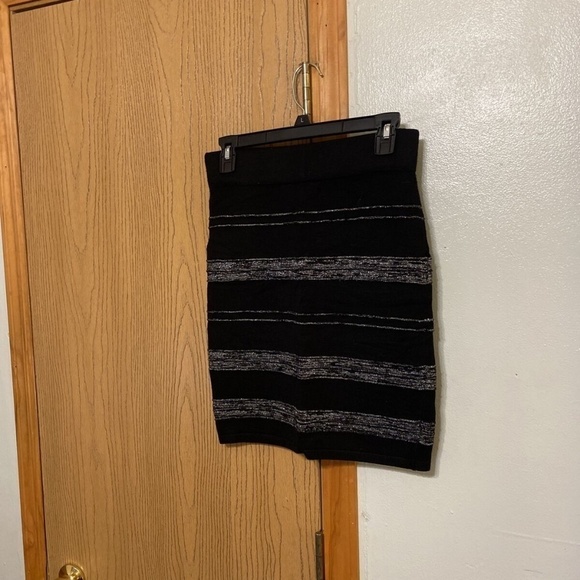 Rock & Republic Small Black & Silver w/Metallic Accents Mini Pull-On Knit Skirt - Picture 2 of 4